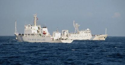 Dos barcos de la Marina de China patrullan las aguas a 120 millas náuticas de la provincia vietnamita de Phu Yen.