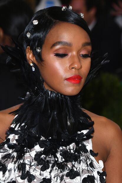 Janelle Monae decoró su pixie.