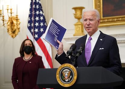 Joe Biden, presidente de EE UU, junto a Kamala Harris, vicepresidenta, en la Casa Blanca.