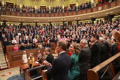 Las Cortes aplauden a la princesa de Asturias tras la jura de la Constitución. 