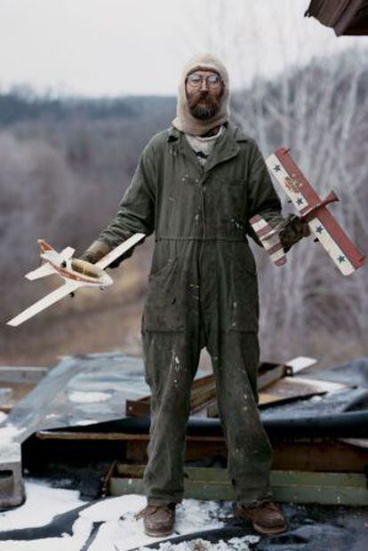 Charles, Vasa, Minnesota, 2002, Sleeping by the Mississippi © Alec Soth