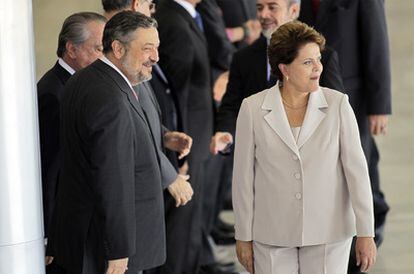 Antonio Palocci, junto a la presidenta de Brasil, Dilma Rousseff, en un acto el pasado 6 de junio.