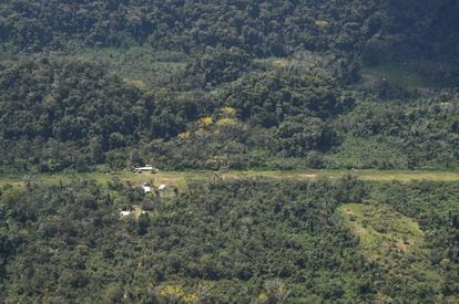 Asentamientos y una pista de aterrizaje ilegal en la reserva natural de Montes Azules, en Chiapas (México), en una imagen de noviembre de 2020.
