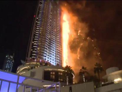 Extinguido el fuego que devoró el hotel de lujo The Address de Dubái