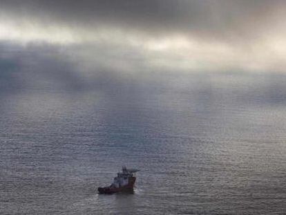 Un buque austrialiano en el &Iacute;ndico sur, durante la b&uacute;squeda del vuelo MH370.
 