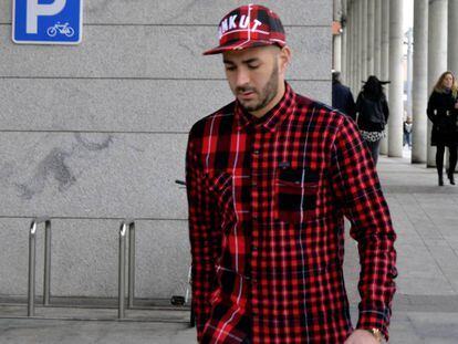 El delantero del Real Madrid Karim Benzema, en marzo de 2015 a la entrada de unos juzgados en Madrid.