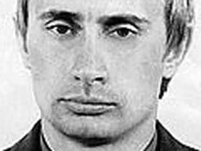 Vladimir Putin, en una foto de archivo, durante su etapa como agente de la KGB.
