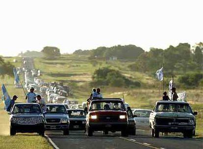 Protesta de ecologistas argentinos contra las papeleras en enero de 2006.