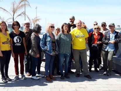 Vecinos frente a la explanada donde se construirá el museo.