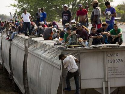 El mandatario advierte de nuevo de un cierre fronterizo y acusa a los militares mexicanos de haber sacado sus armas frente a miembros de la guardia estadounidense