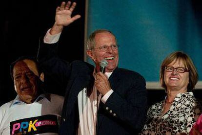 El candidato a las presidenciales de Perú Pedro Pablo Kuczynski, en un acto anoche en Lima.