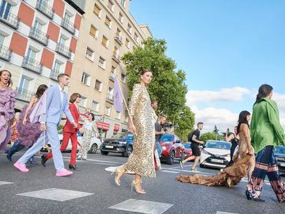 Las calles como pasarela en el acto inaugural de Madrid es Moda, el 8 de septiembre de 2022.