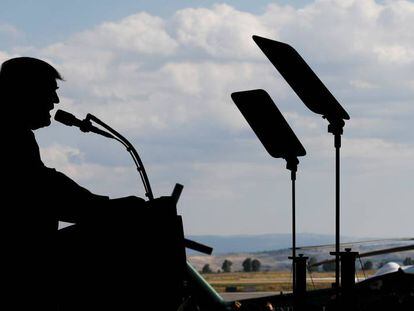 Donald Trump pronuncia un discurso en la base de Sigonella (Sicilia).