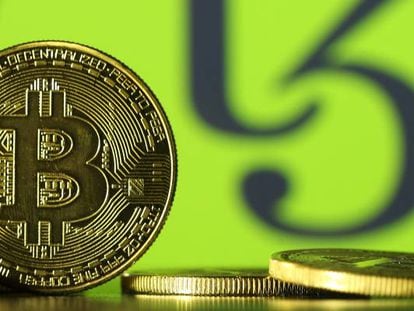 Moneda con el símbolo del Bitcoin 