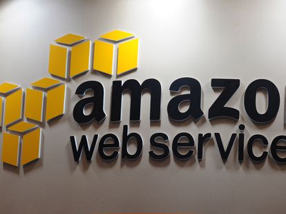 Logo de Amazon Web Services.