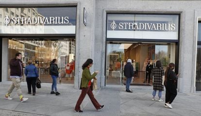 Fachada del nuevo Stradivarius de plaza de España.
