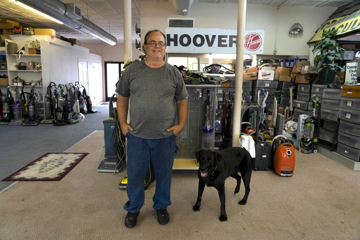 Brian Titus, propietario de la tienda de aspiradoras Vac Shack en Grand Rapids, Michigan.