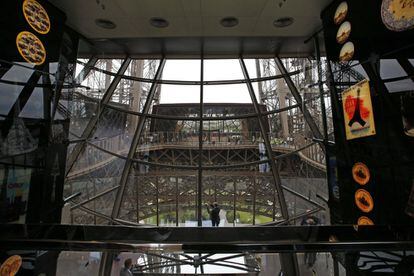Vista del espacio museístico dedicado a los 125 años de historia de la Torre Eiffel, el 6 de octubre de 2014.
