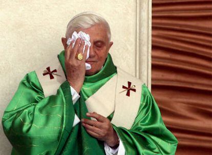 El papa Benedicto XVI, durante una misa en Montorso (Italia).