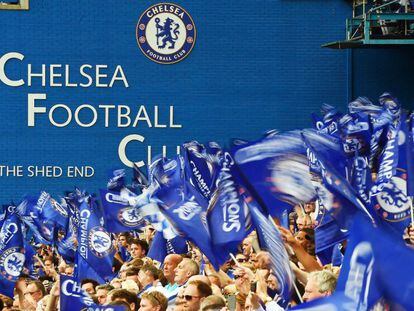 Aficionados del Chelsea, durante un partido en Stamford Bridge.