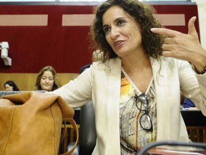 La consejera de Hacienda, Mar&iacute;a Jes&uacute;s Montero, en el Parlamento. 