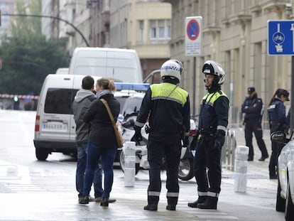 Agentes de la policía local de Vitoria, en una imagen de archivo.