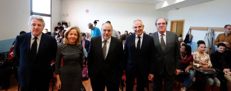 Antonio Rovira, Consuelo Madrigal, Enric Juliana, Antonio Caño y Ángel Gabilondo.