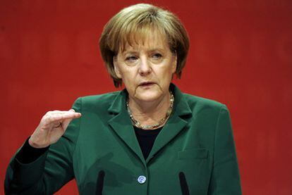 La canciller alemana, Angela Merkel, pronuncia un discurso ante la Confederación Alemana de Sindicatos (DGB), el pasado domingo en Berlín.