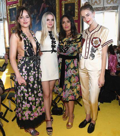 Dakota Johnson, Stella Banderas, Salma Hayek y Grace Johnson en el desfile de Gucci en Florencia, en mayo.