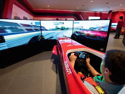 Simulador de conducción en Ferrari Land.