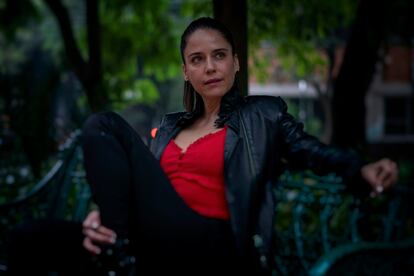 Ana Claudia Talancón en la plaza Luis Cabrera de Ciudad de México.