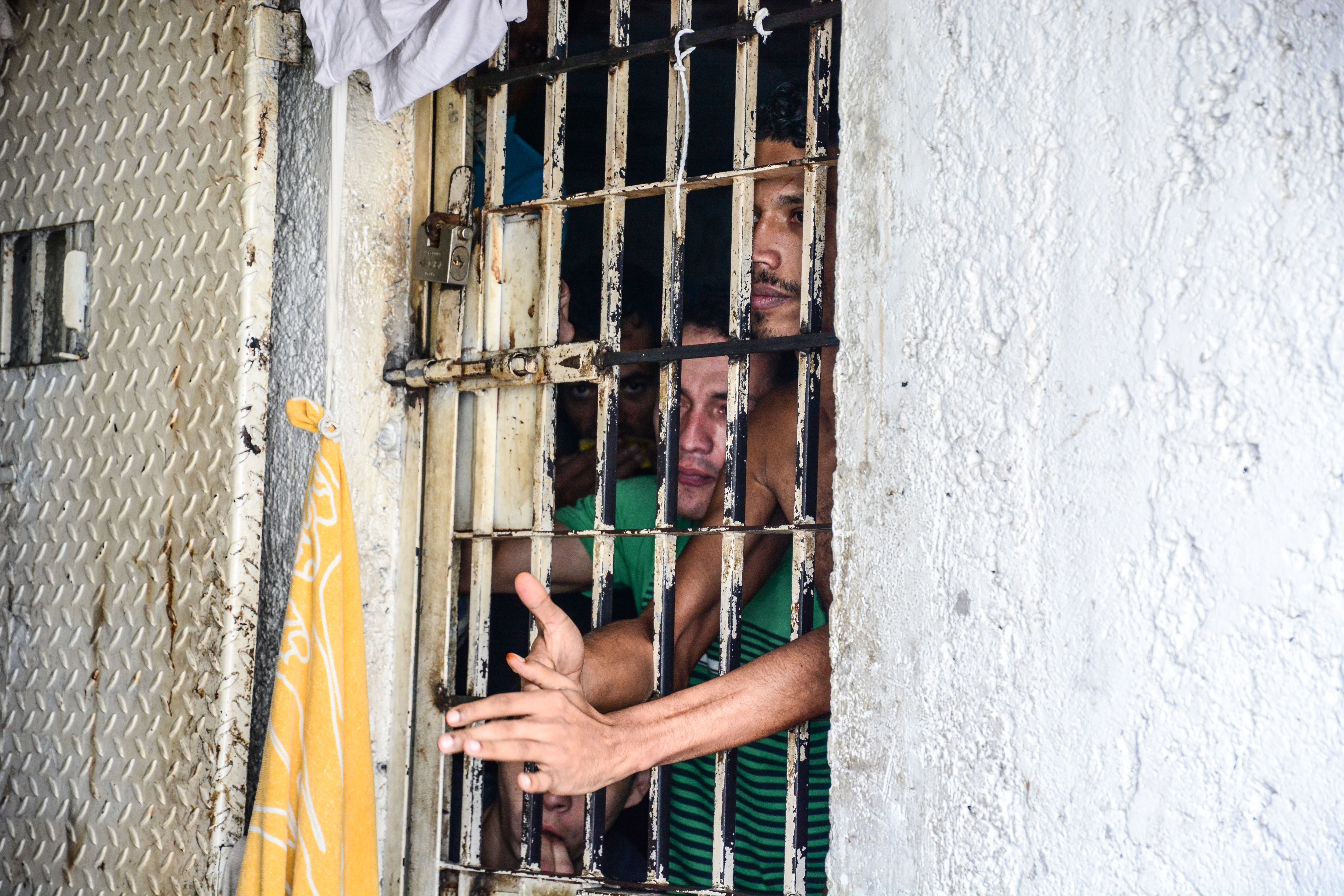 Los presos venezolanos inician una huelga de hambre por los retrasos de la justicia y las malas condiciones de encierro