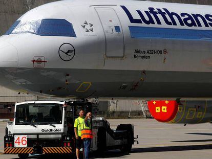 Lufthansa llega a un acuerdo con los pilotos para reducir costes y atrasar los despidos