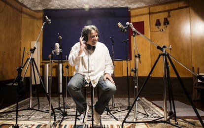 Segundo Grandío, retratado en su estudio de Galicia, donde produce discos y grabaciones de conciertos en directo que nutren su nueva plataforma.