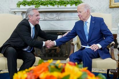 Alberto Fernández y Joe Biden, tras la reunión de este miércoles en Washington.