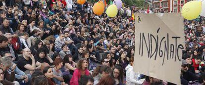 Concentración de jóvenes en Bilbao, en la Plaza de Arriaga, en apoyo a la acampada de Sol.