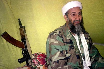 Osama Bin Laden en un encuentro con un grupo de periodistas en la provincia de Helmand (Afganistán) en diciembre de 1998.