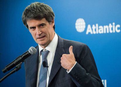 El ministro argentino Alfonso Prat-Gay da una conferencia en Washington en abril.