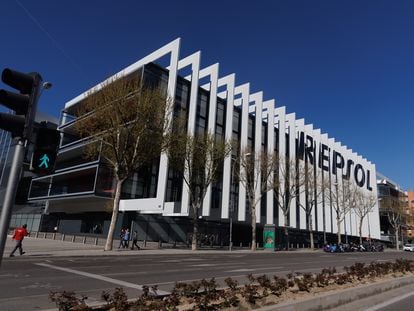 Fachada de la sede de Repsol en Madrid.