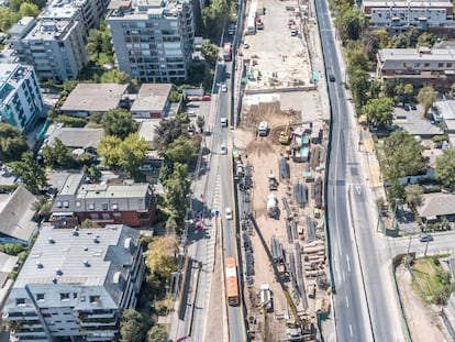 Obras de la autopista AVO I que Sacyr lleva a cabo en Santiago de Chile.