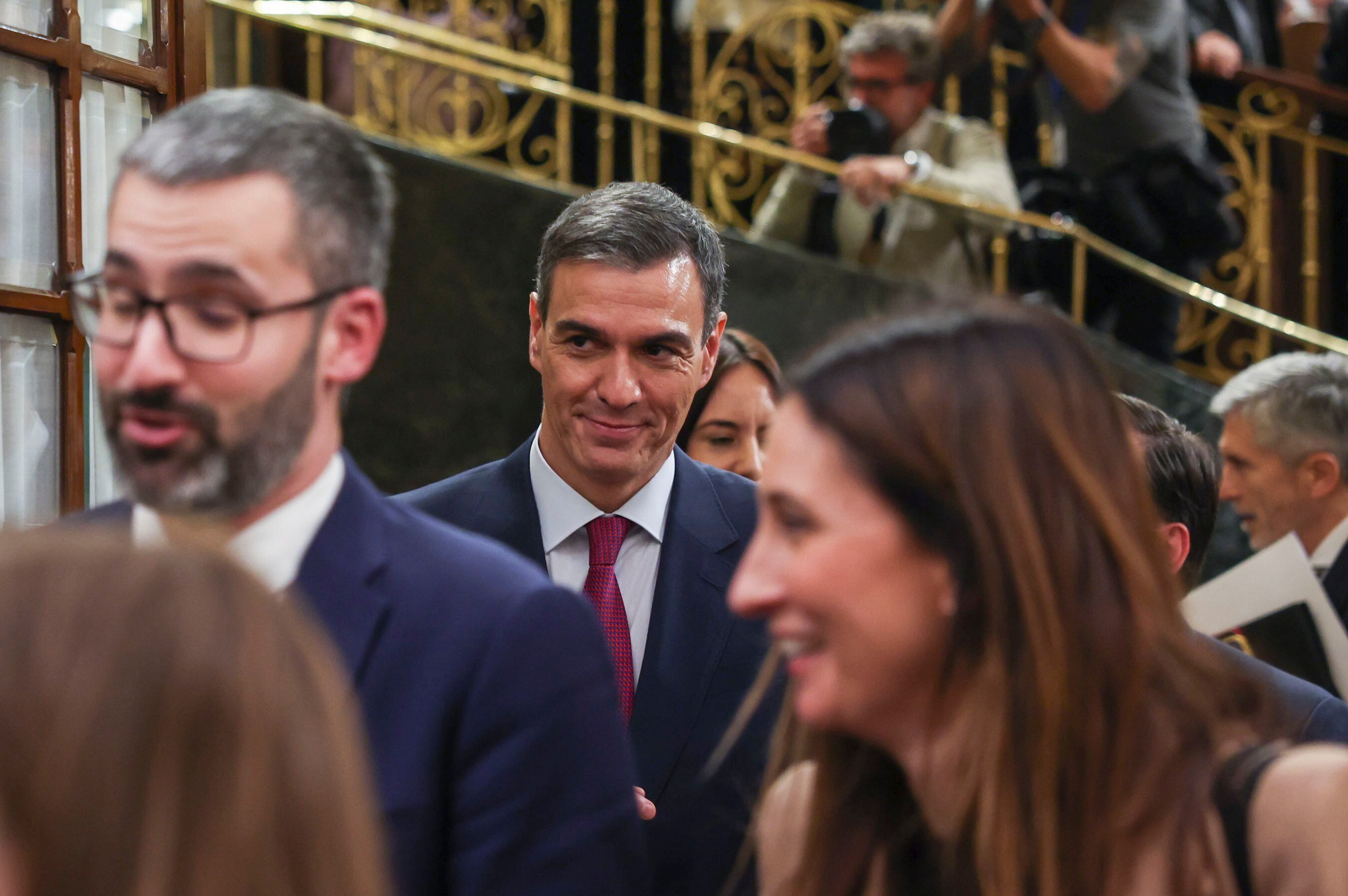 Pedro Sánchez abandona el hemiciclo tras la primera jornada del debate de investidura. 