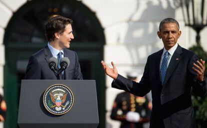 El presidente Obama reacciona a una broma de Trudeau.