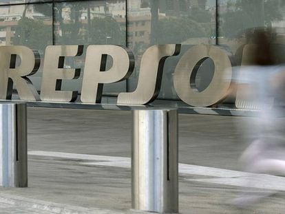 Repsol acuerda una subida salarial del 2% para 2017