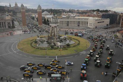 Los tractores se dirigen a la avenida Maria Cristina.