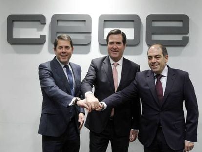De izquierda a derecha: Gerardo Cuerva, presidente de Cepyme; Antonio Garamendi, presidente de CEOE y Lorenzo Amor, presidente de ATA.