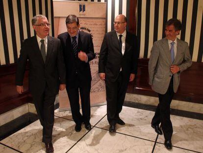 De izquierda a derecha, Manuel López Pardiñas, Juan Luis Ibarra, Juan Calparsoro y Alfonso González Guija.