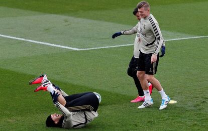 Brahim, Ramos y Kroos, durante el último entrenamiento.