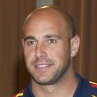 <p>Pepe Reina <a href="https://pbs.twimg.com/media/BEci297CQAMJyJy.jpg" target="_blank">tenía pelo, sí, y no mucho ni poco, el normal</a>. Pero su calva ya se convirtió en la más famosa del Mundial que ganamos en 2010. Y Reina (Madrid, 1982) se convirtió, aún sin pelo, en una de las figuras más populares de la selección, en el más elocuente del equipo en los encuentros con la prensa y también en la imagen de varias campañas publicitarias (en las cuales, en algunos casos, se reía de su condición e calvo). Bien hecho. </p>