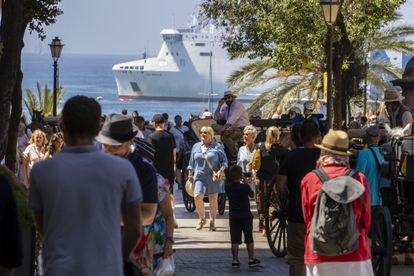 Several tourists walked this past Tuesday through Palma.