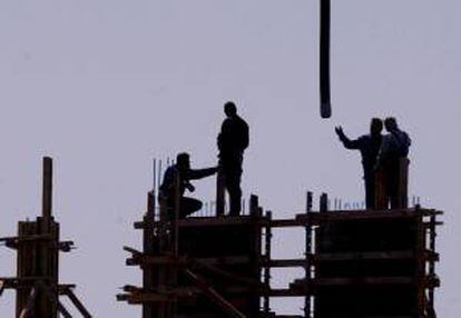 A pesar del incremento, el mes pasado el comienzo de obras de construcción de viviendas fue un 5,9 % inferior al de marzo de 2013, lo cual representa la mayor contracción interanual desde abril de 2011. EFE/Archivo